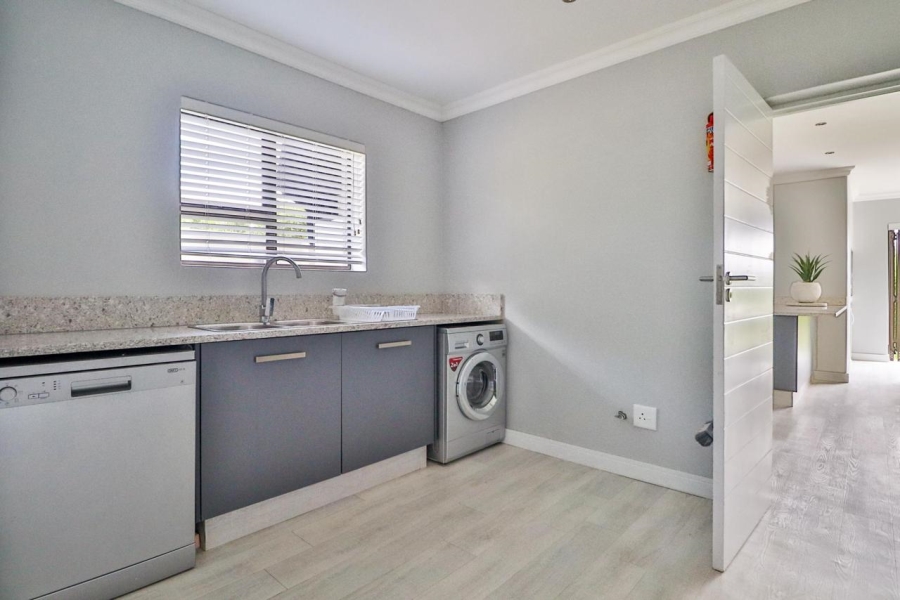 4 Bedroom Property for Sale in Hartenbos Landgoed Western Cape